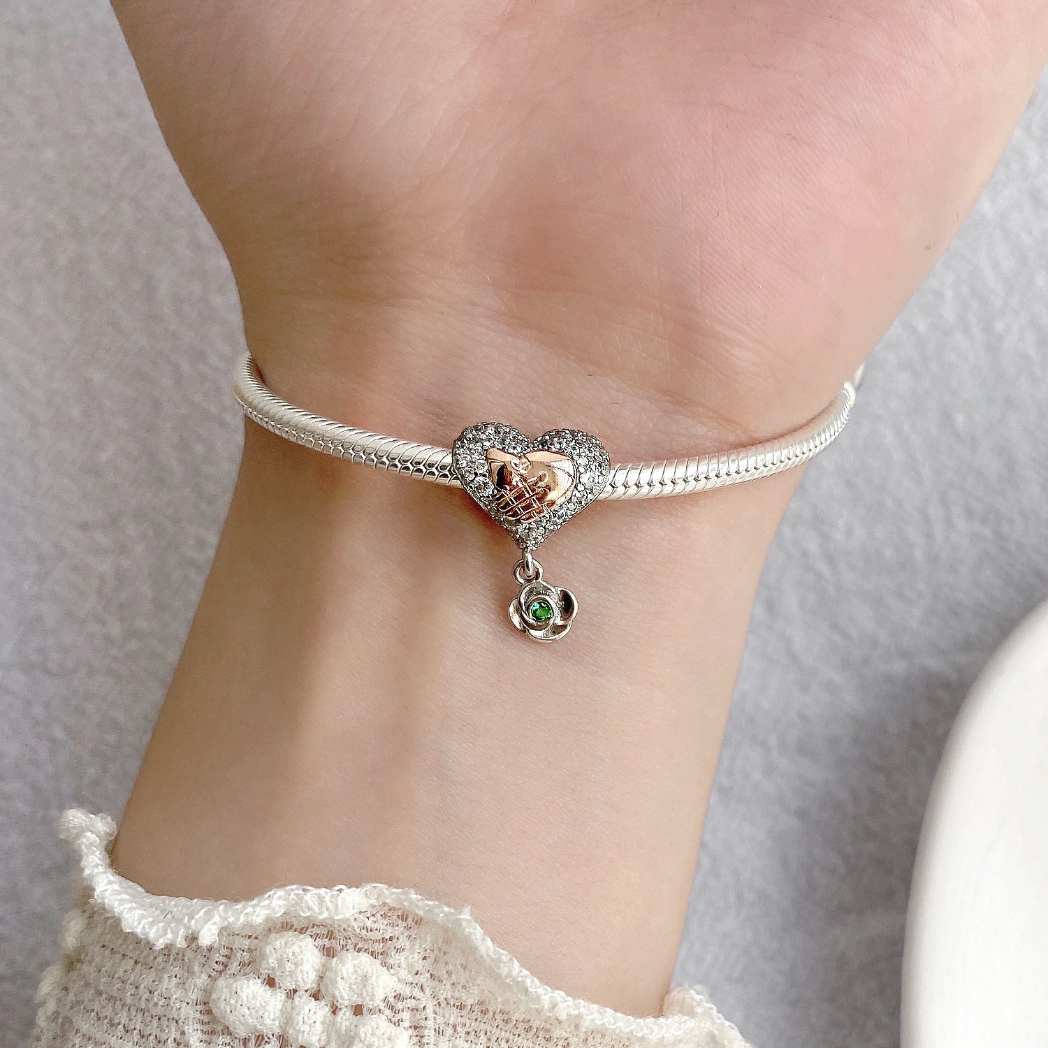 925 Silver Mother & Child Hand Bead.